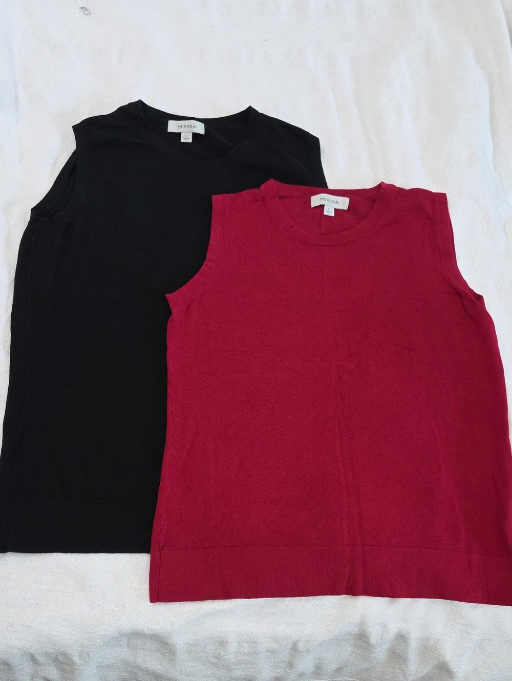 Merona Black and Cranberry Sleeveless Knit Tops Large - Set of 2